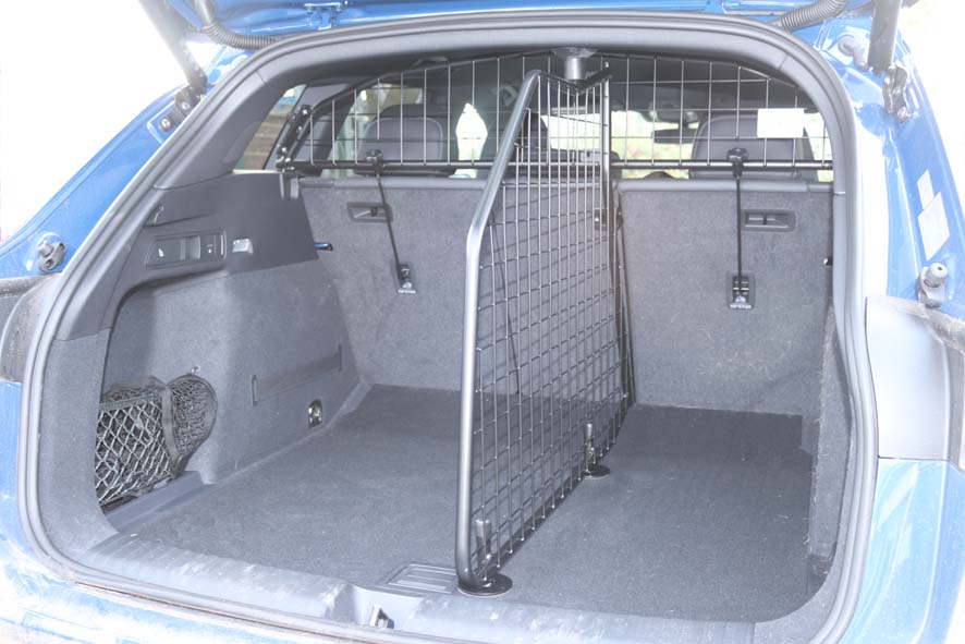 Audi Q6 E-Tron lastskyddsfördelare till lastgaller