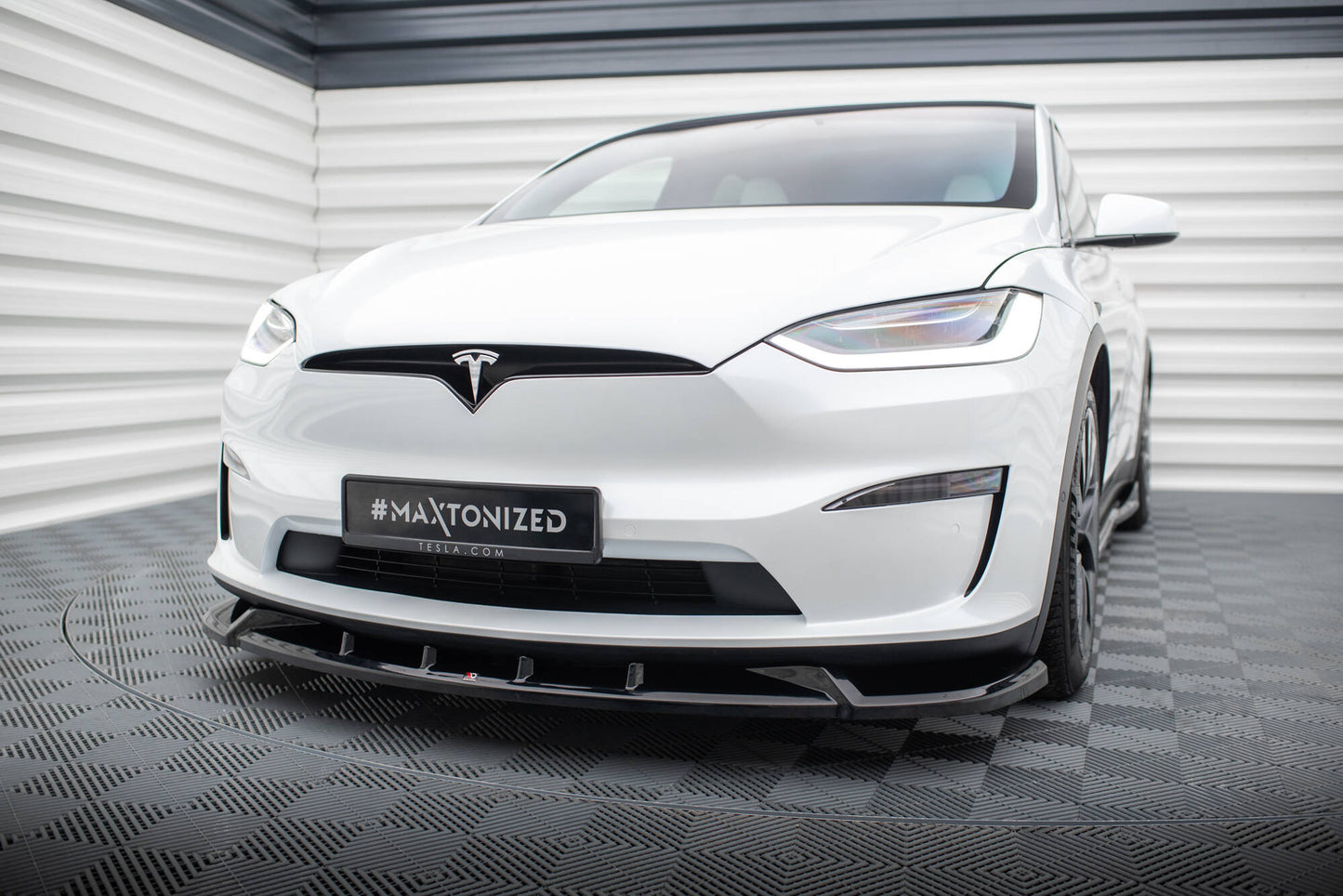 Front Splitter V.2 Maxton Design Tesla Model X