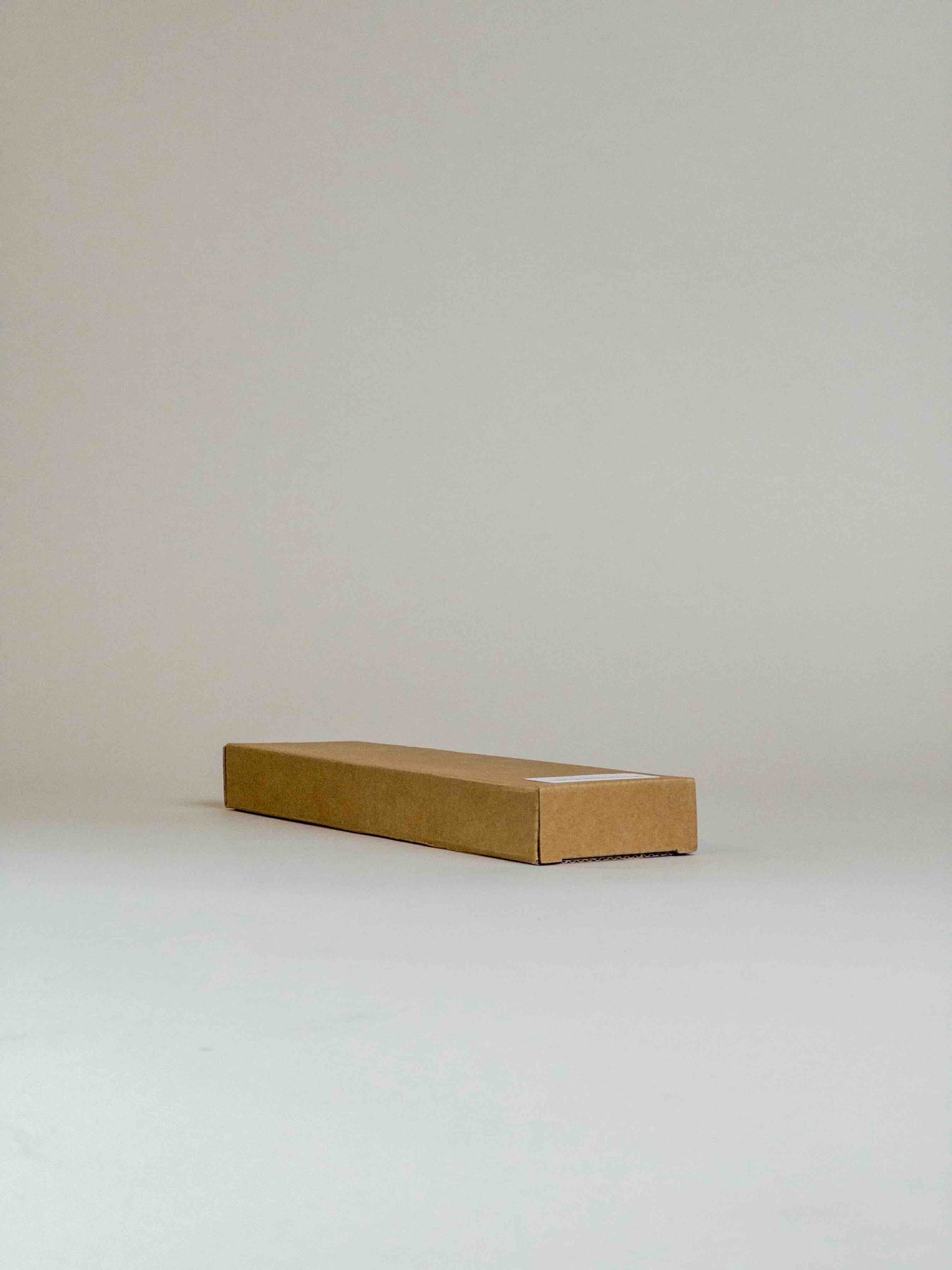 Hansikaslokeron jakaja Tesla Model Y