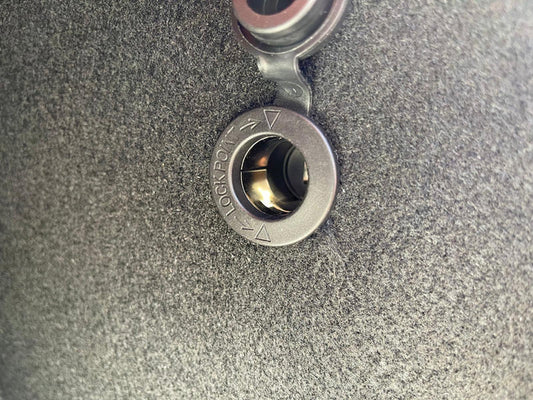 12V Uttag Frunk/Trunk