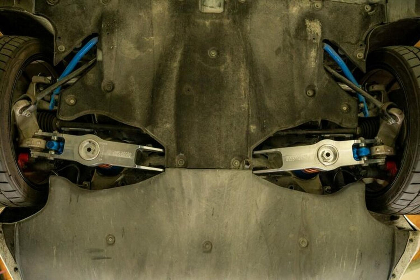 Justerbara Bakre Fjädringsarmar Unplugged Performance Tesla Model 3 & Y