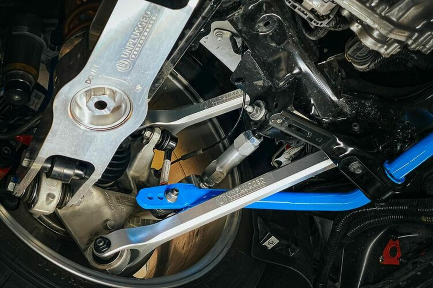 Billet Bakre Traction & Trailing Armar Unplugged Performance Tesla Model 3/Y