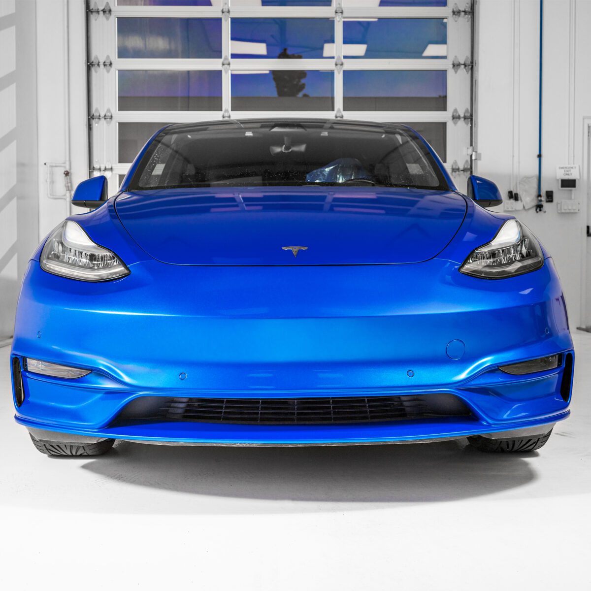 Unplugged Performance - Model Y-frontparti