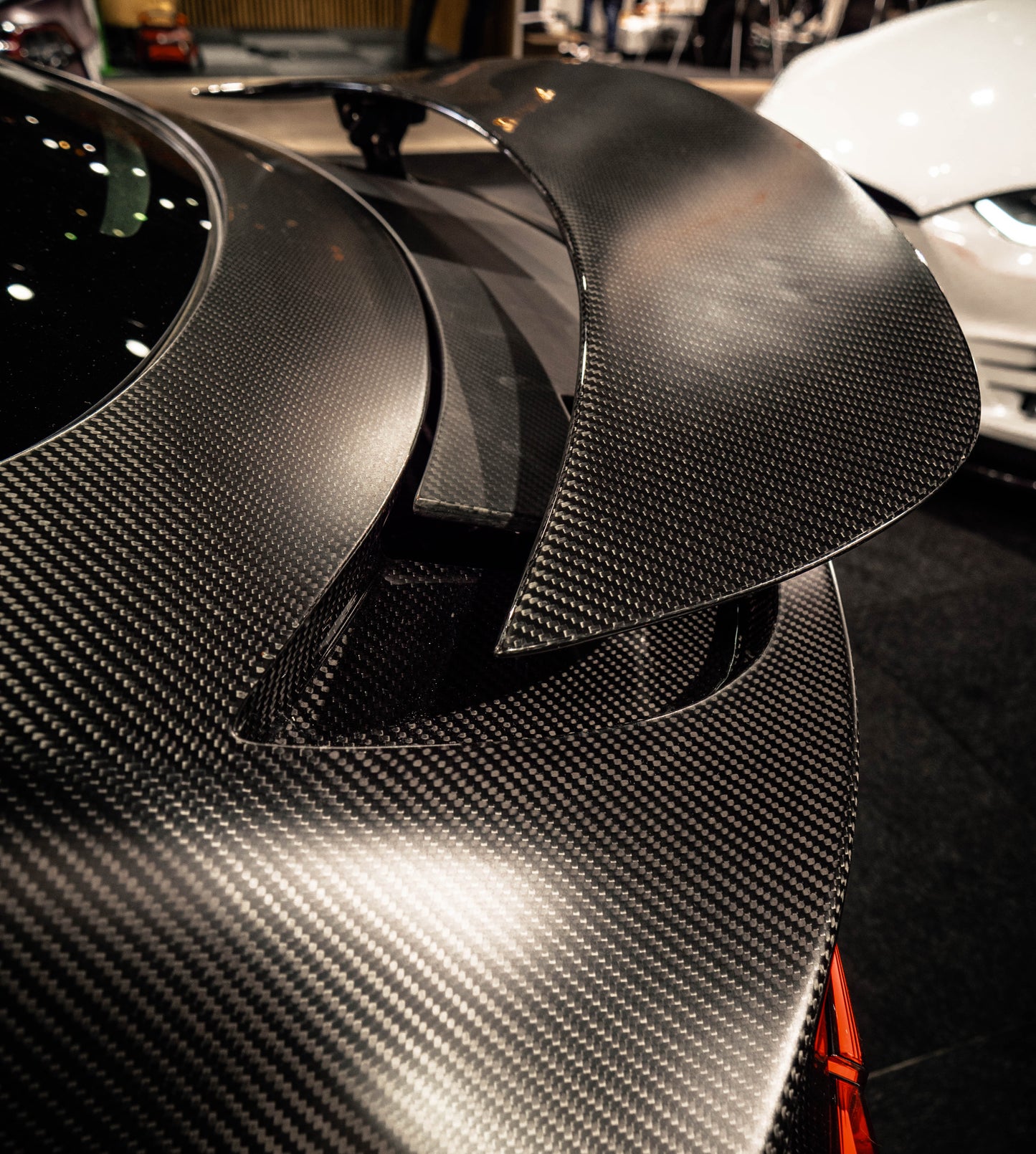 Bagagelucka med Aktiv Spoiler Tesla Model 3