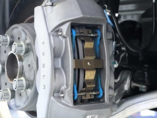 Bromsbelägg (Gatu- & Race) Unplugged Performance Tesla Model 3