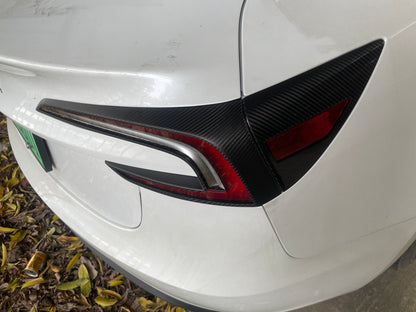 Bakljus Kolfiberpanel (2 delar) Tesla Model 3 Highland