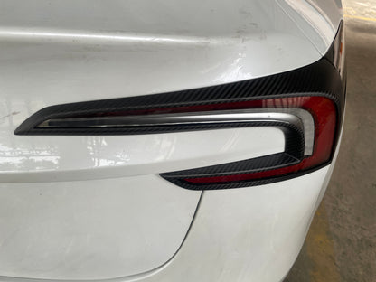Bakljus Kolfiberpanel (2 delar) Tesla Model 3 Highland