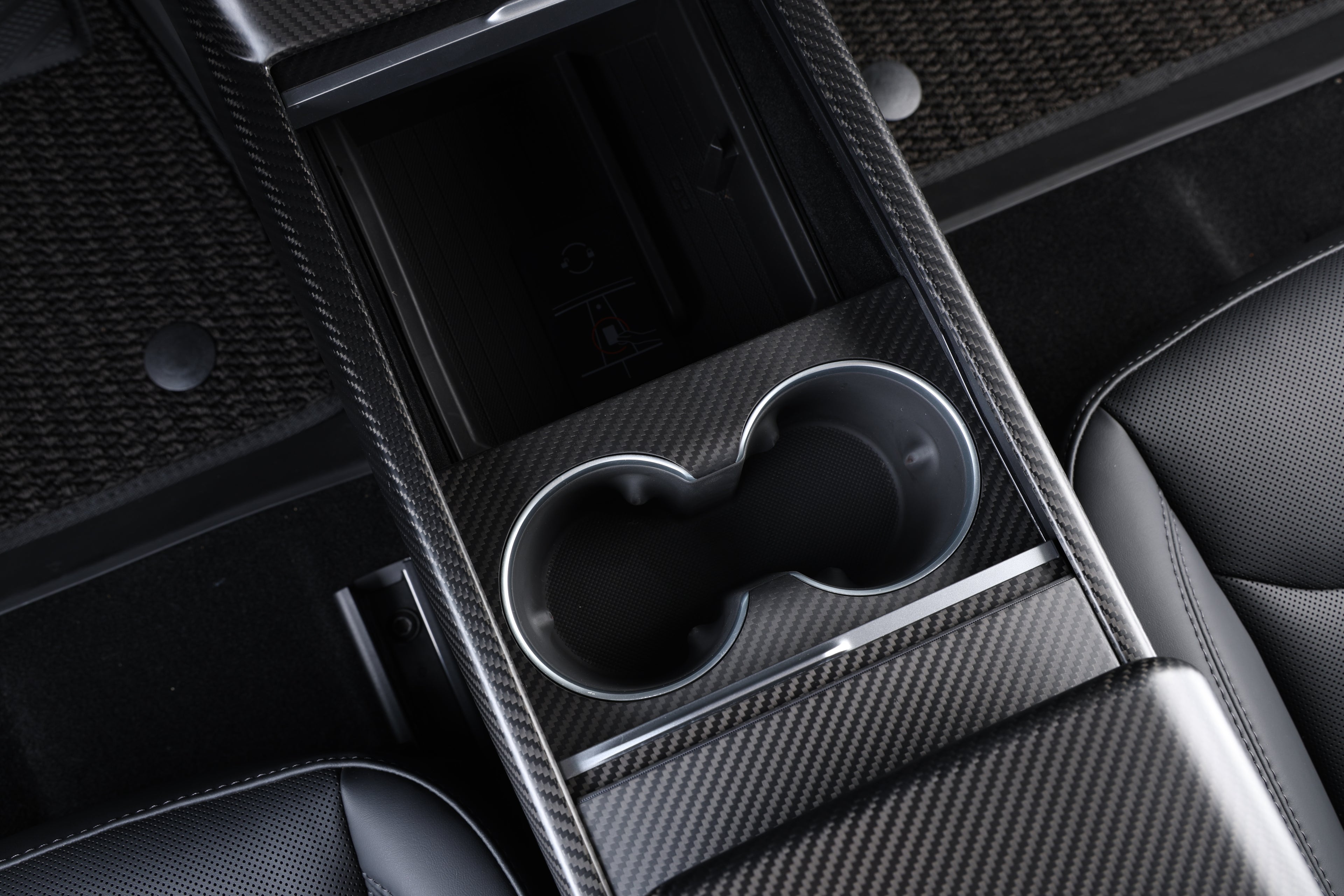 Ram Mugghållare Kolfiber Tesla Model Y Juniper / Model 3 Highland