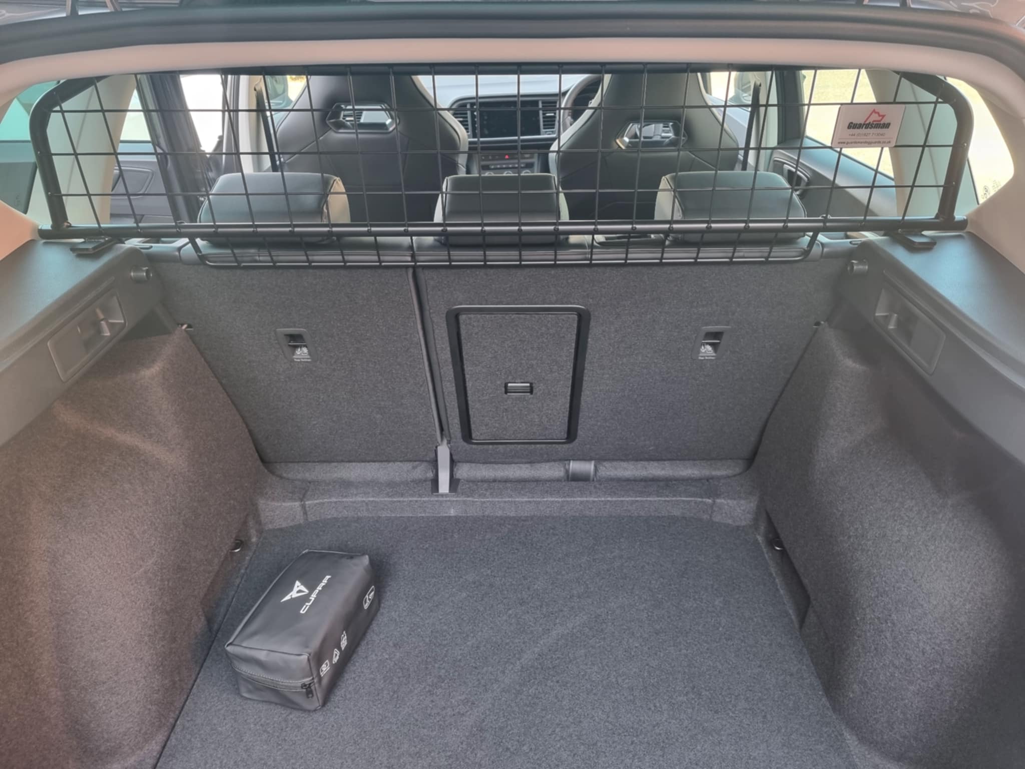 Lastbeskyttelse / Lastgitter med valgfri opdeler Cupra Ateca