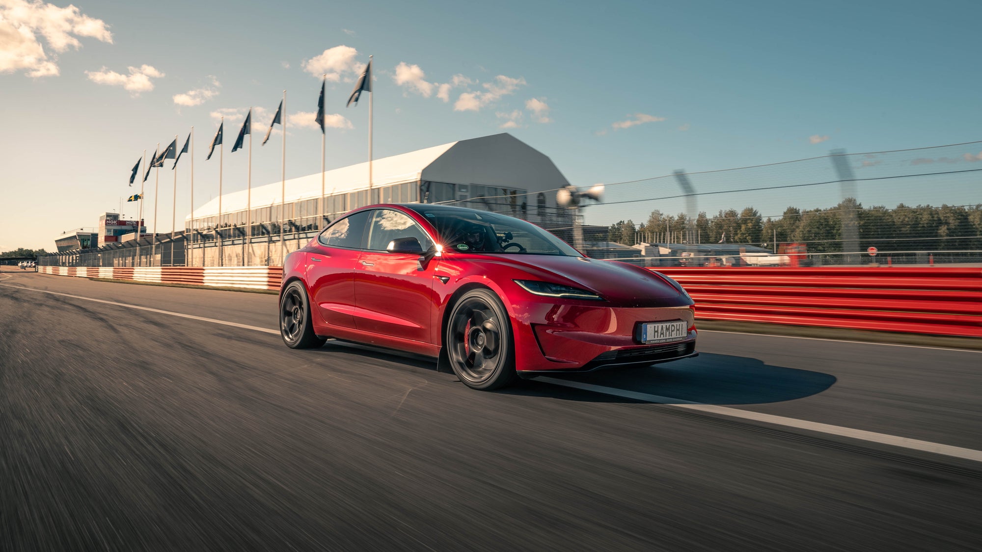 Tesla Model 3 Highland tillbehör och racing