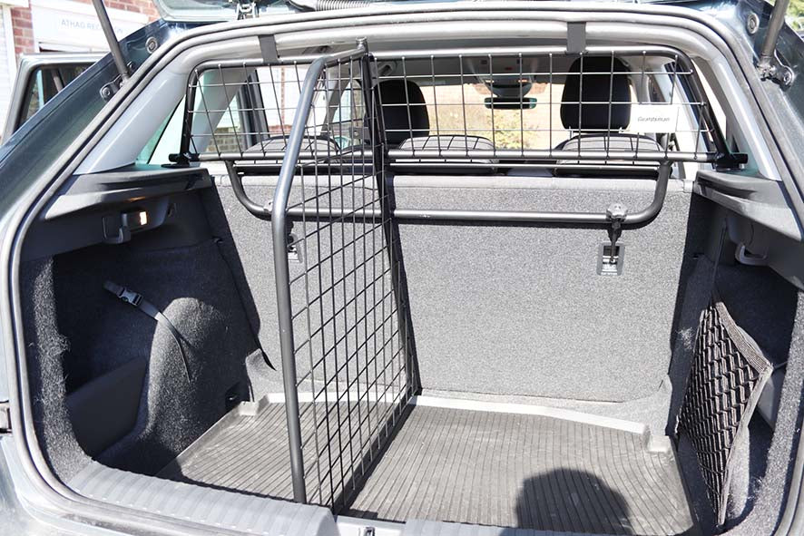 Lastskydd / Lastgaller med Tillval Fördelare Skoda Kamiq