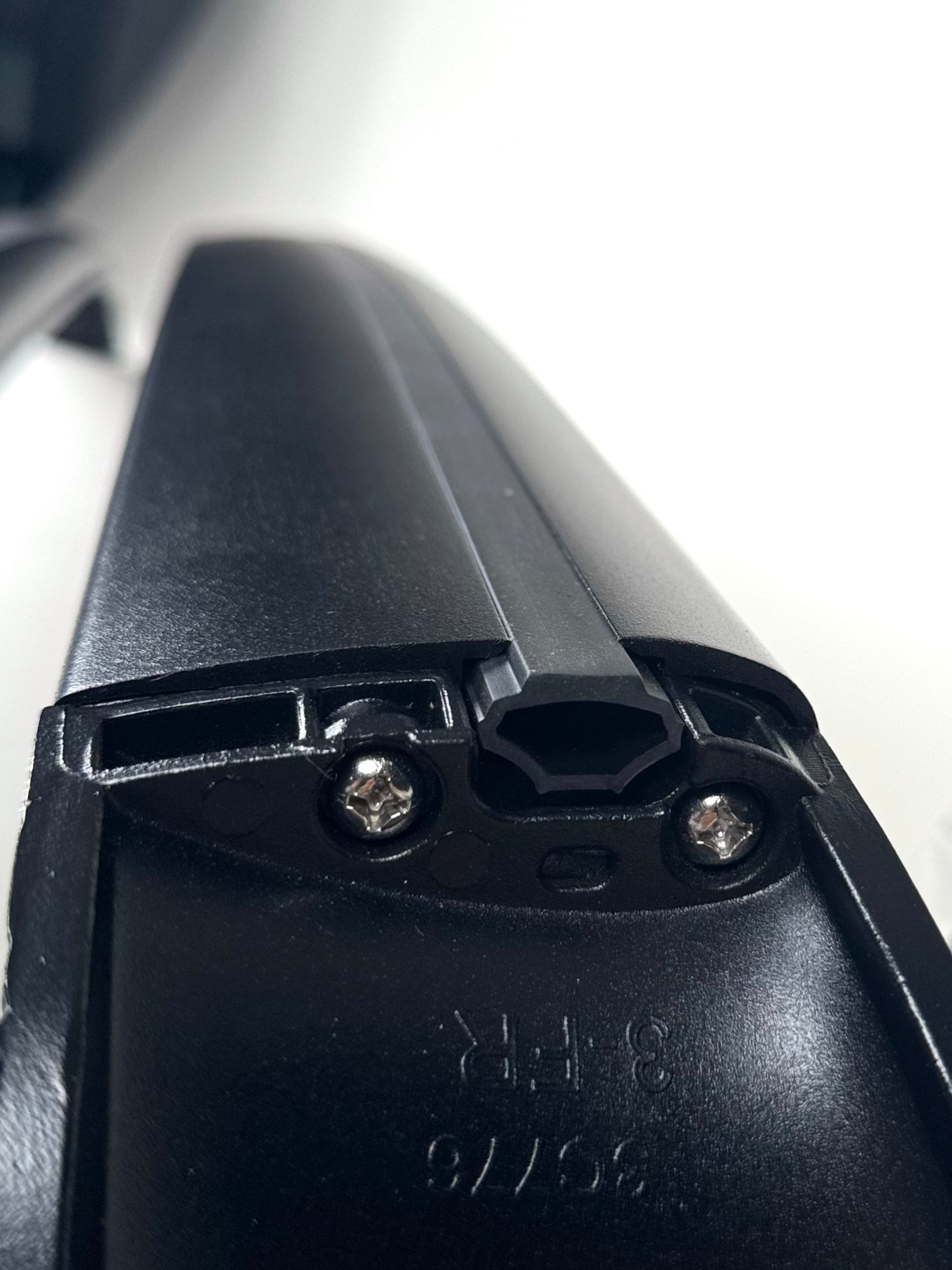 Gummilister för T-spår Tesla Model 3