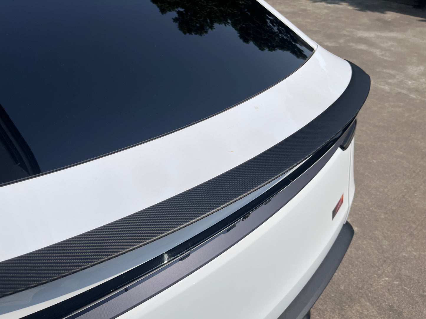 Spoiler / Vinge Kolfiber Tesla Model Y Juniper