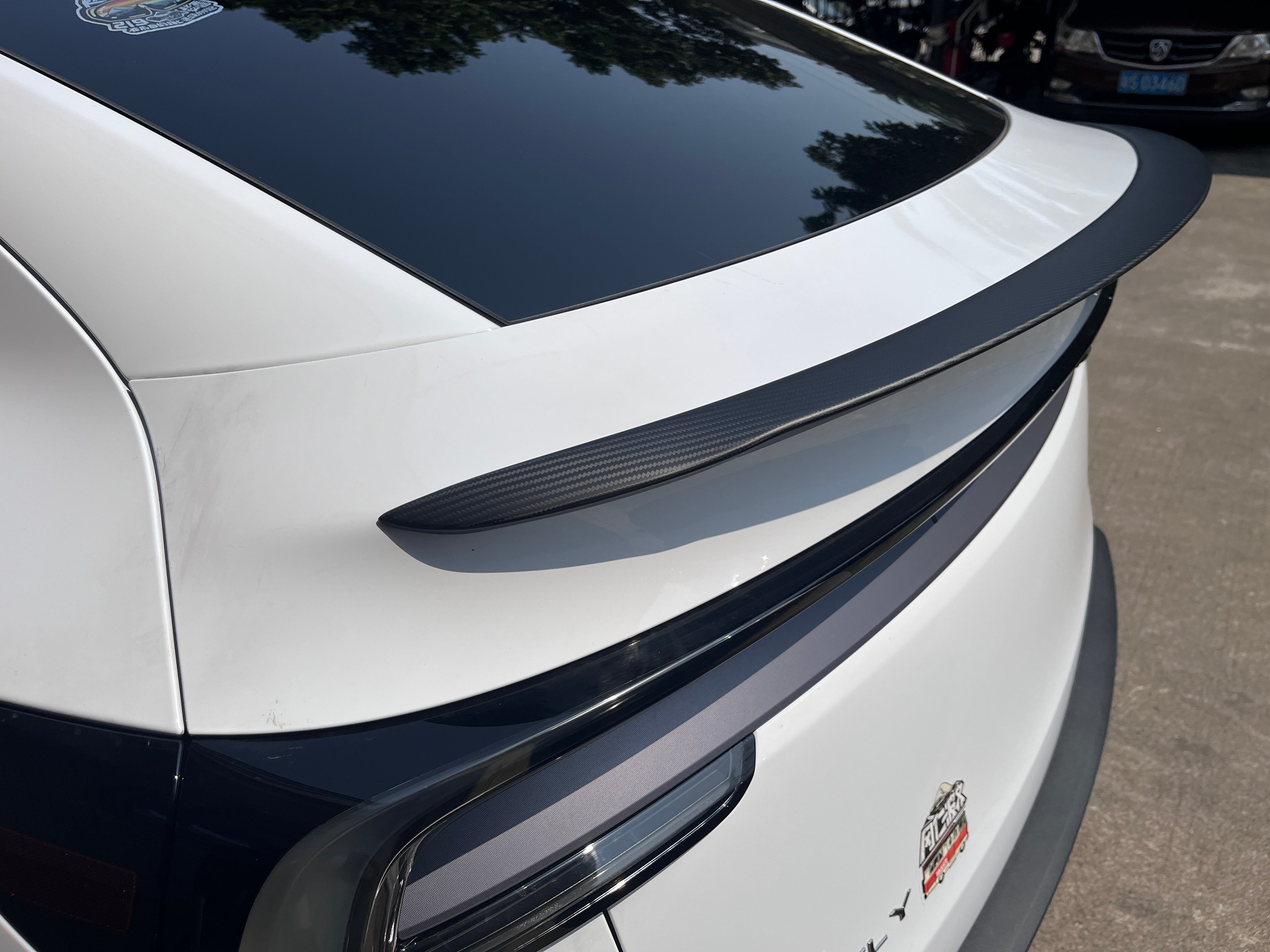 Spoiler / Vinge Kolfiber Tesla Model Y Juniper