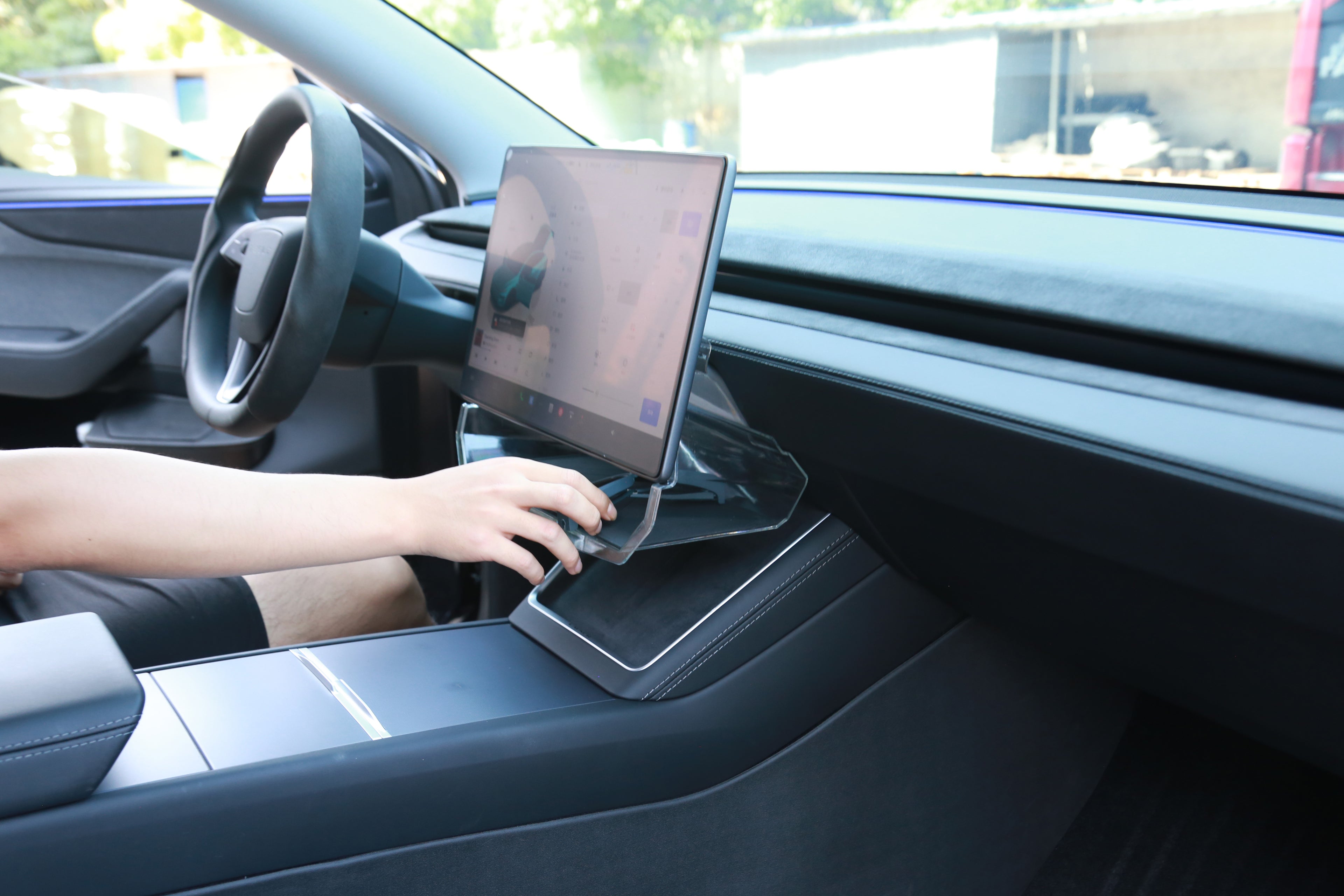 Storage box under screen Tesla Model Y Juniper