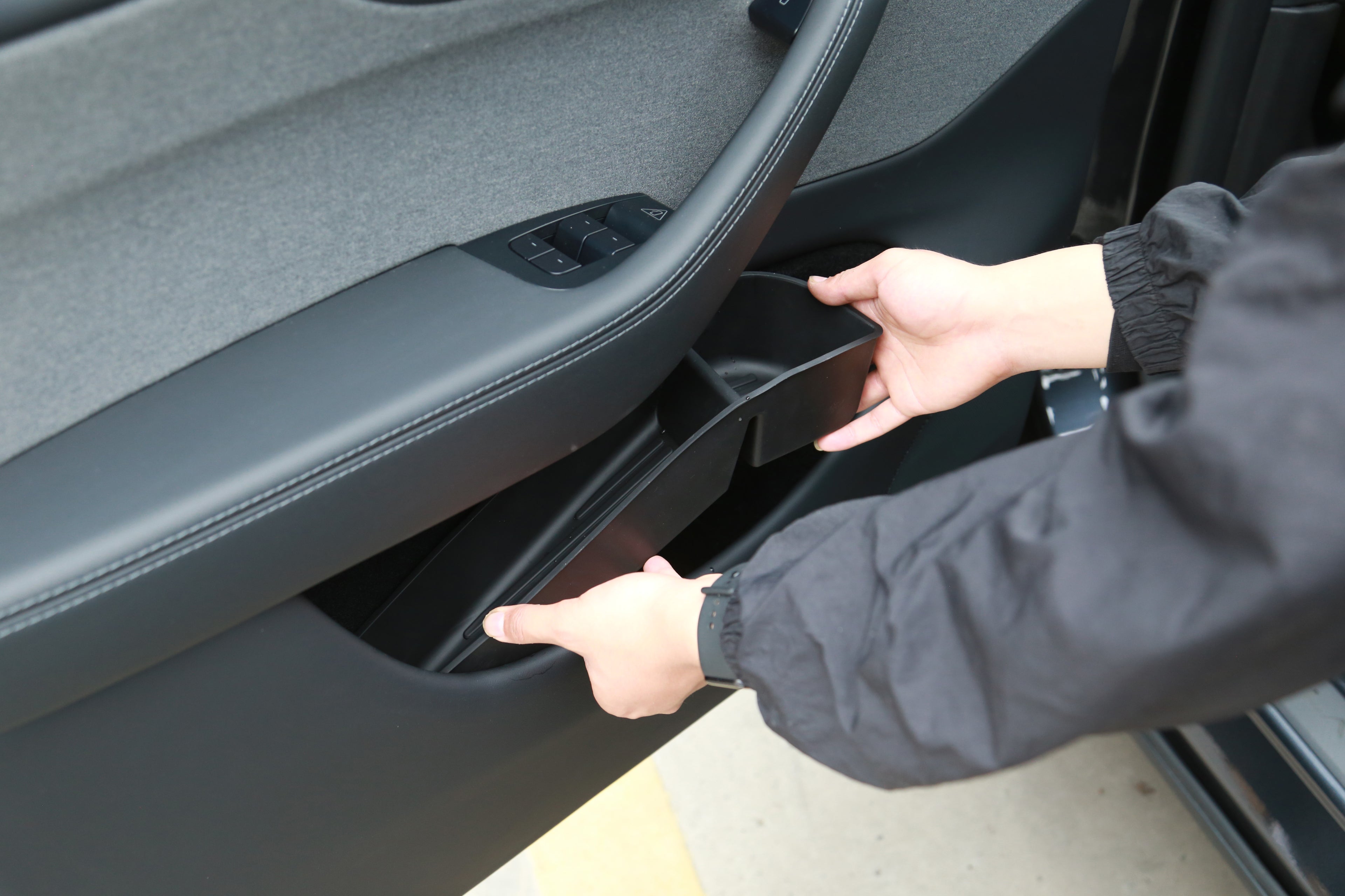 Storage in the doors (4-pack) Tesla Model Y Juniper