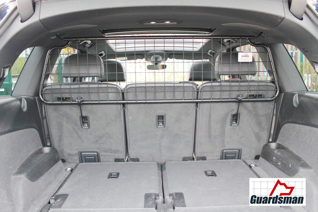 Tavaratilan suojaus / Tavararitilä lisävarusteena saatavalla väliseinällä Audi Q7