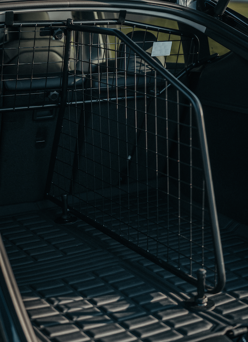 Tesla Model Y lastskyddsfördelare till lastgaller