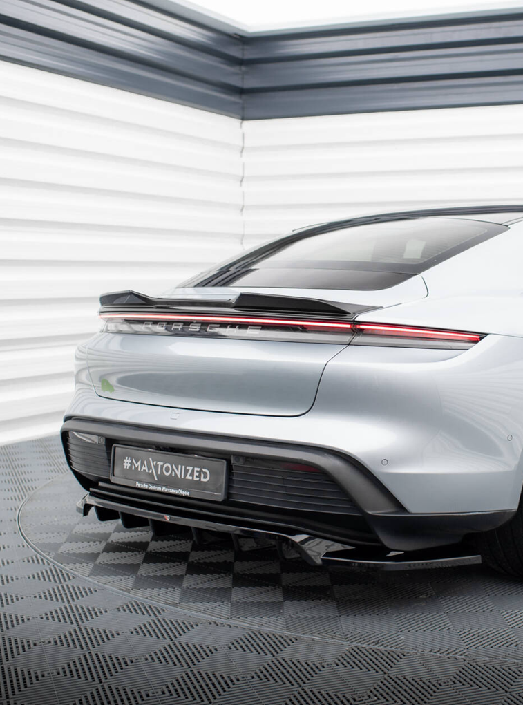 Central Rear Splitter Maxton Design Porsche Taycan