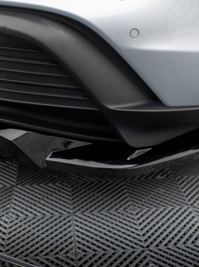 Central Rear Splitter Maxton Design Porsche Taycan