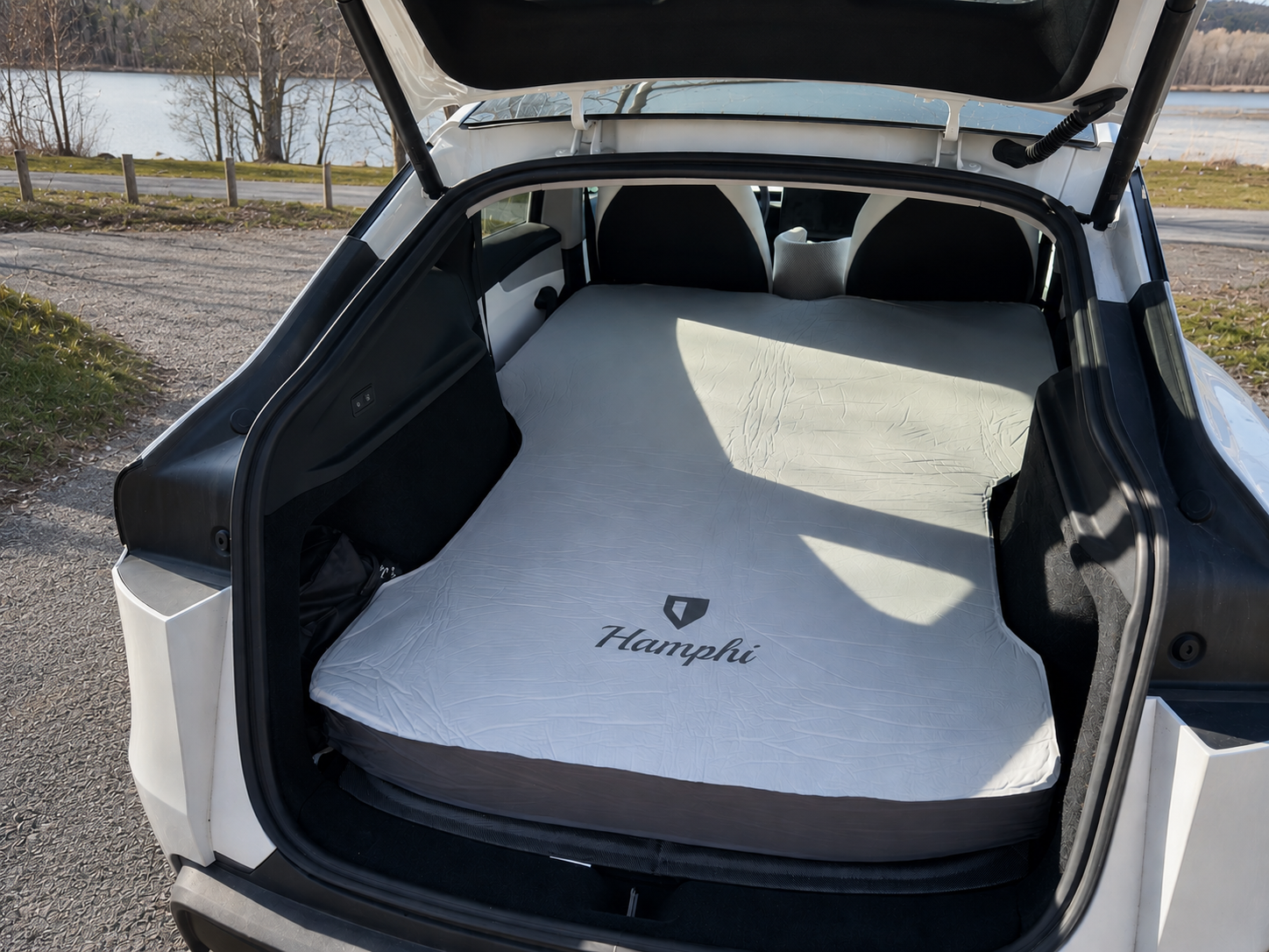 Tesla-Model-Y-Juniper-Camping-Madrass