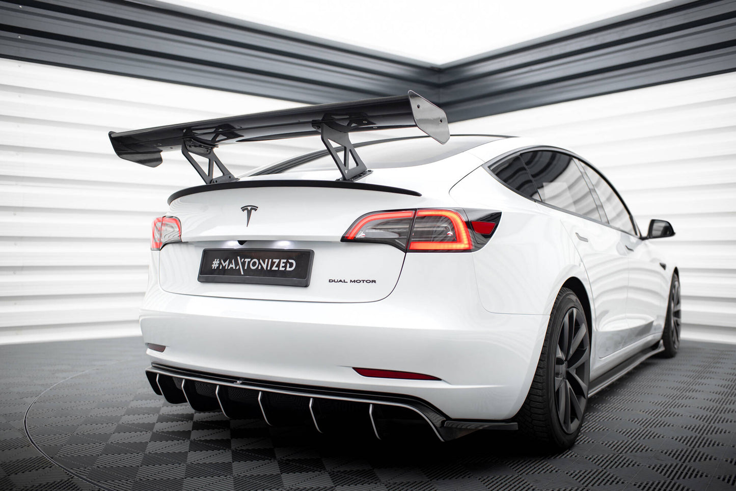Maxton Design - Tesla Model 3 spoiler i karbonfiber