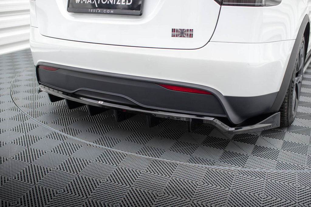 Central Rear Splitter Maxton Design Tesla Model X