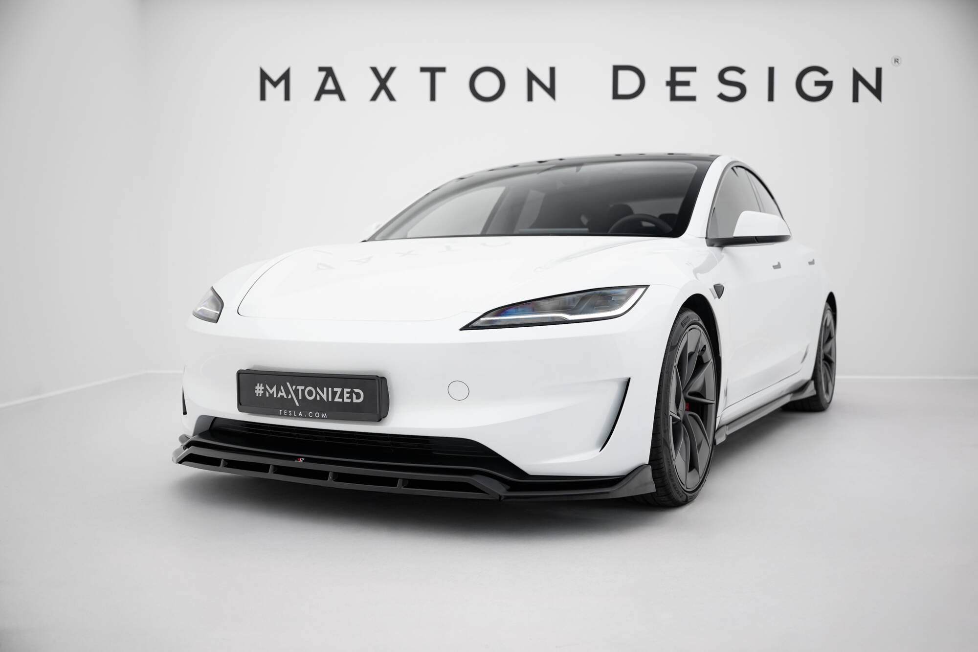 Främre Splitter V1 Maxton Design Tesla Model 3 Highland Performance Mk1 Facelift
