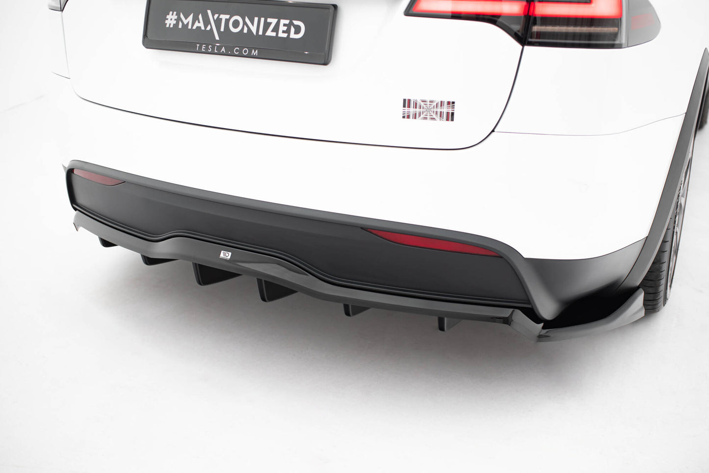 Central Rear Splitter V.2 Maxton Design Tesla Model X