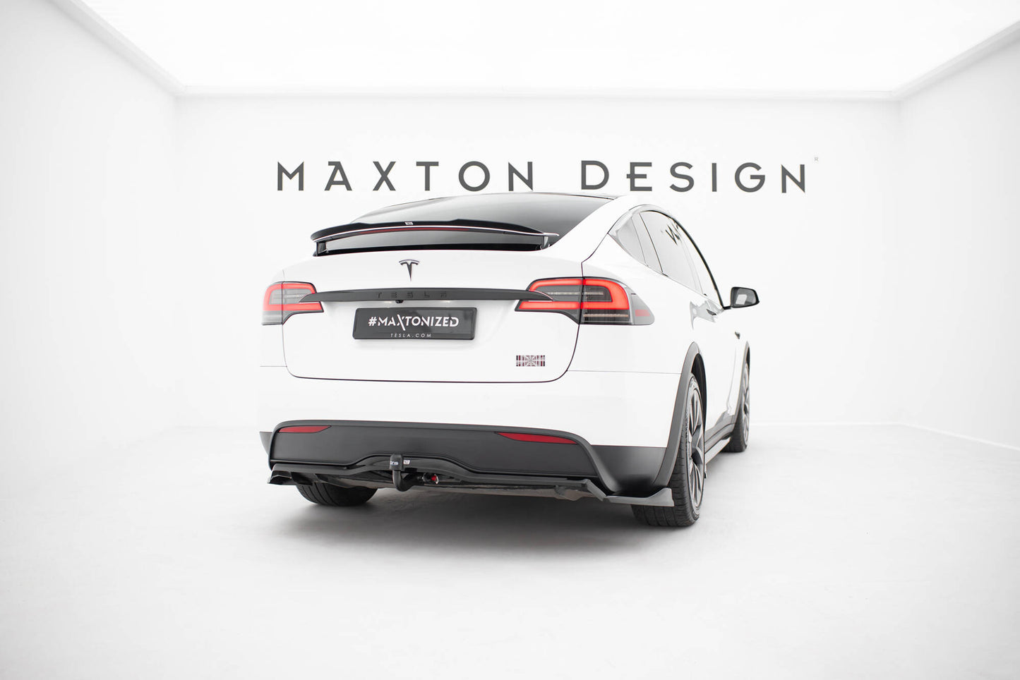 Central Rear Splitter V.2 Maxton Design Tesla Model X