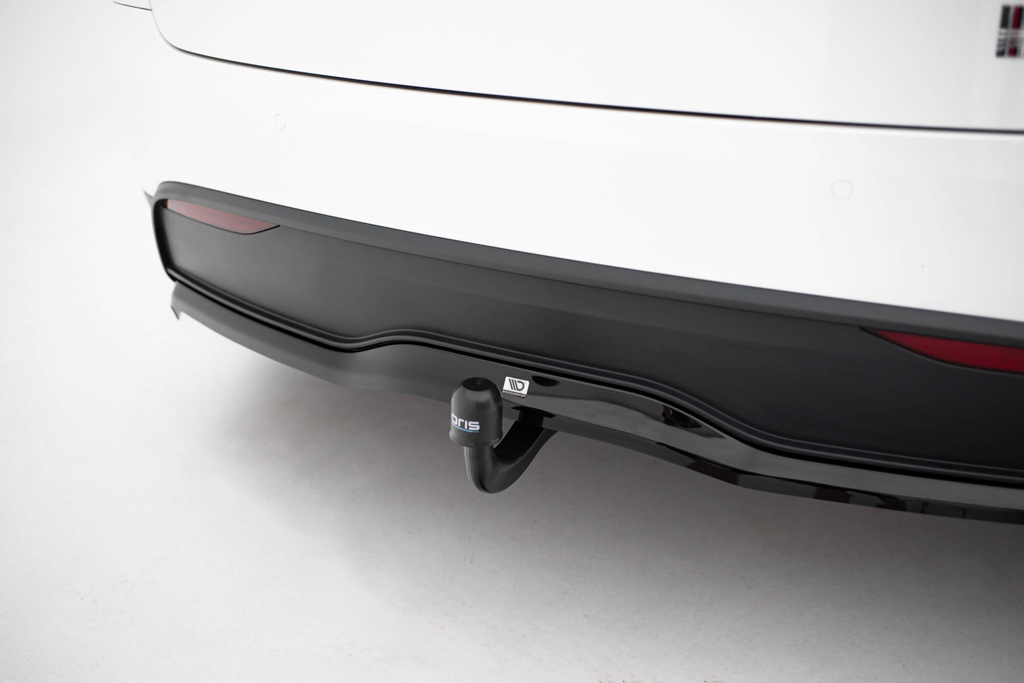 Central Rear Splitter V.2 Maxton Design Tesla Model X