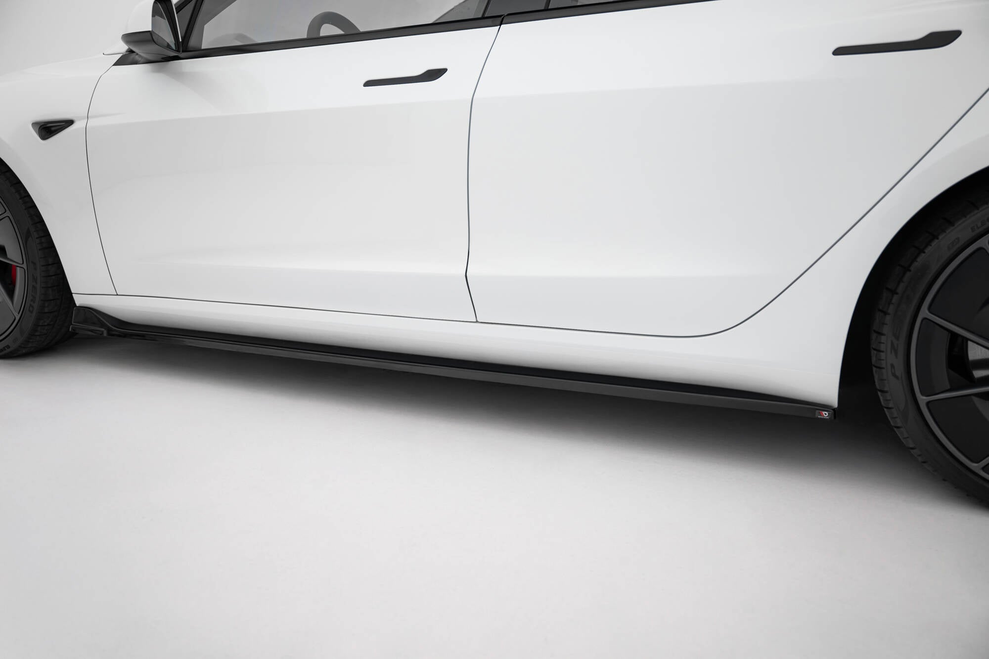 Side skirt V2 Maxton Design Tesla Model 3