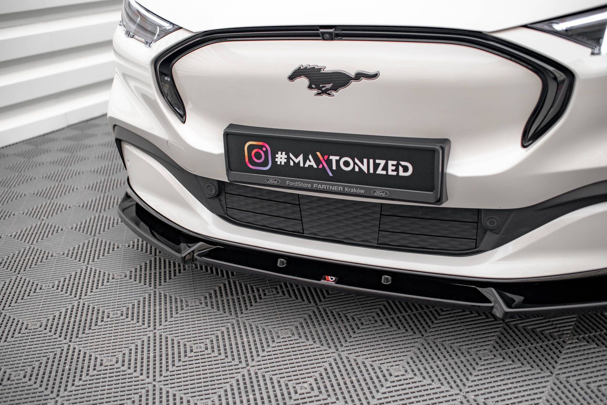 Front Splitter V.1 Maxton Design Ford Mustang Mach-E