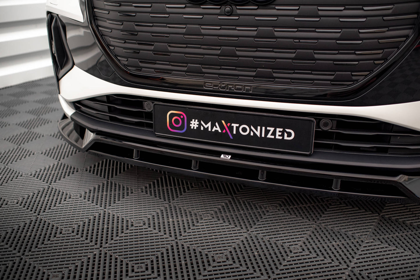 Maxton Design - Audi Q4 e-tron etujakaja V.2