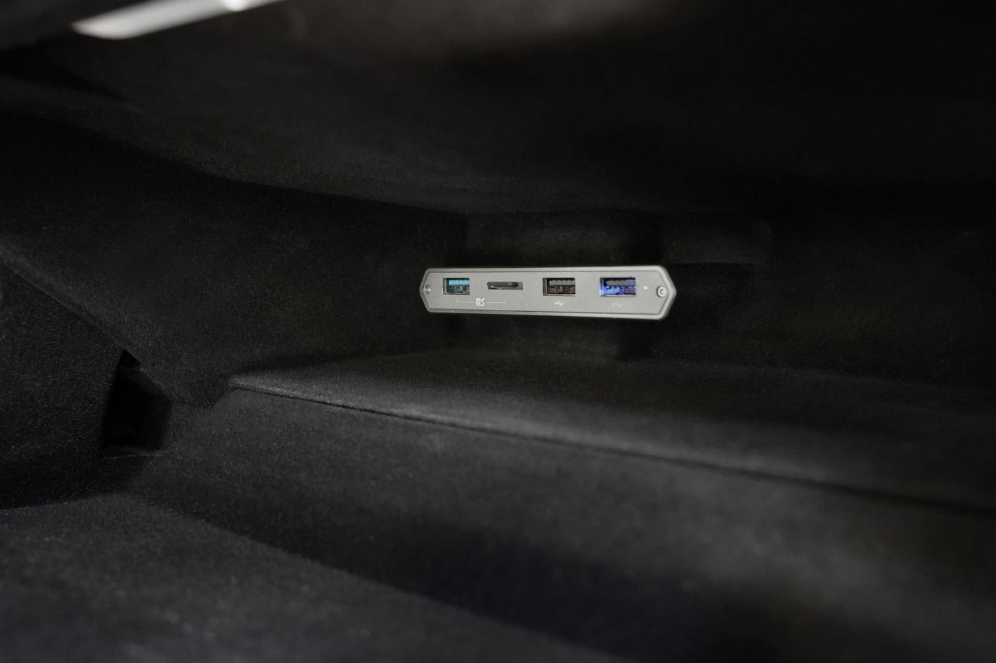 Dubbelfunktionell lagringshub (MicroSD-läsare & Tesla-USB) Jowua