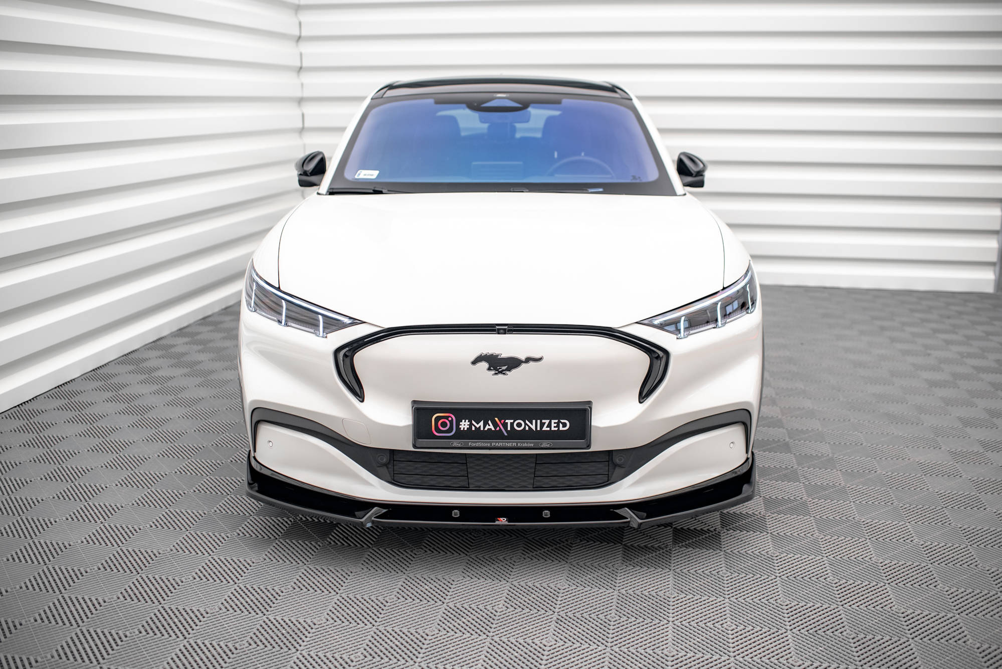 Front Splitter V.1 Maxton Design Ford Mustang Mach-E