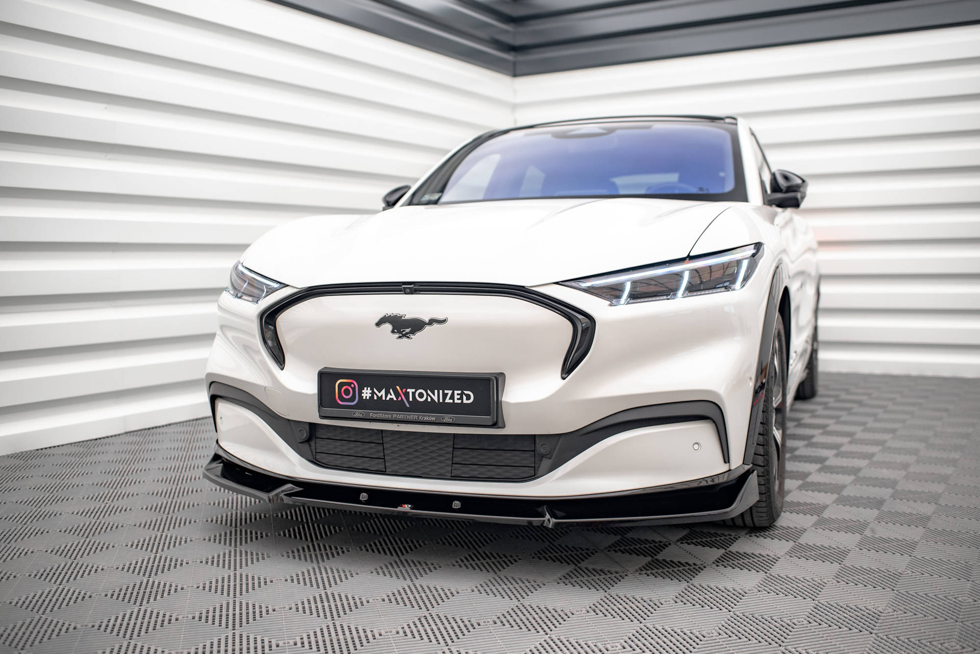 Front Splitter V.1 Maxton Design Ford Mustang Mach-E