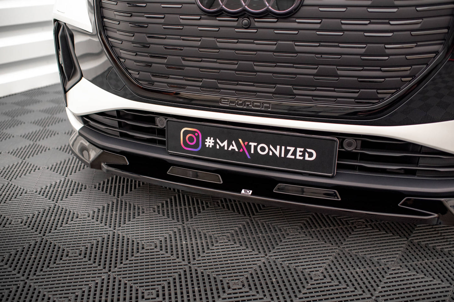 Maxton Design - Audi Q4 e-tron etujakaja V.1