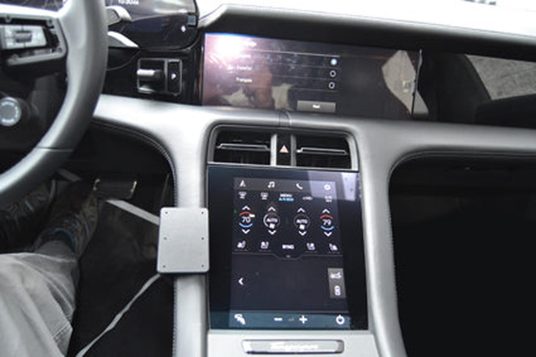 Mobilhållare Brodit Porsche Taycan