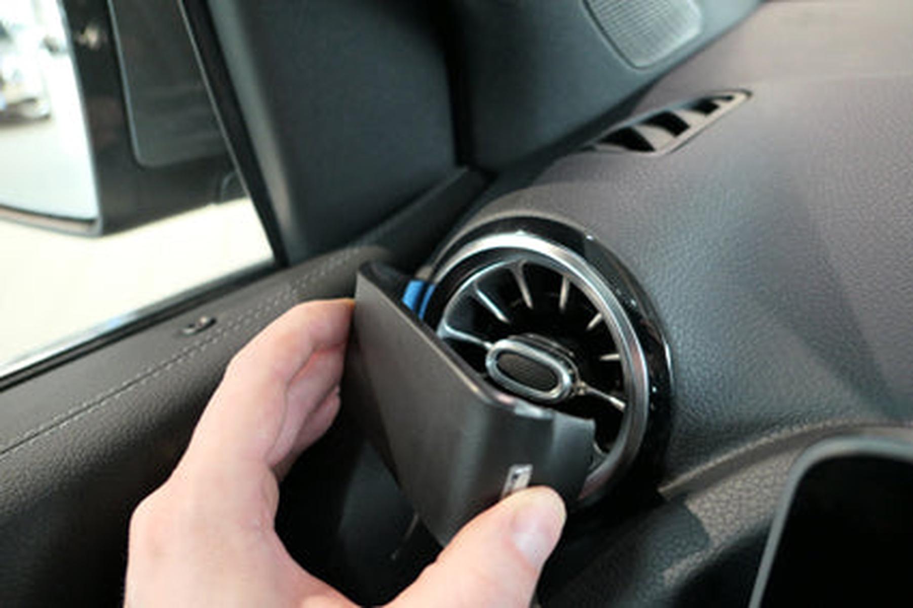 Mobilhållare Brodit Mercedes EQA