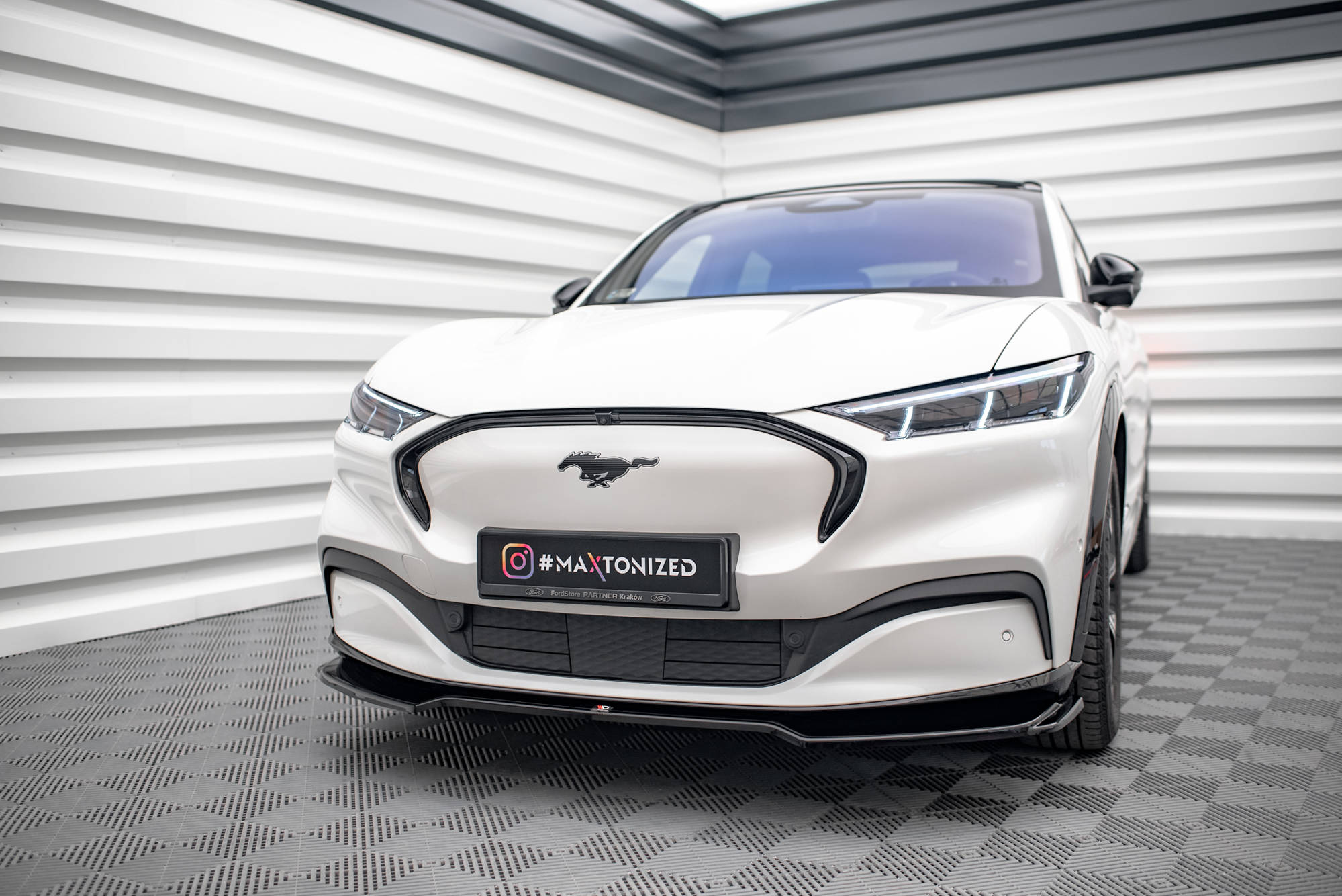 Front Splitter V.2 Maxton Design Ford Mustang Mach-E