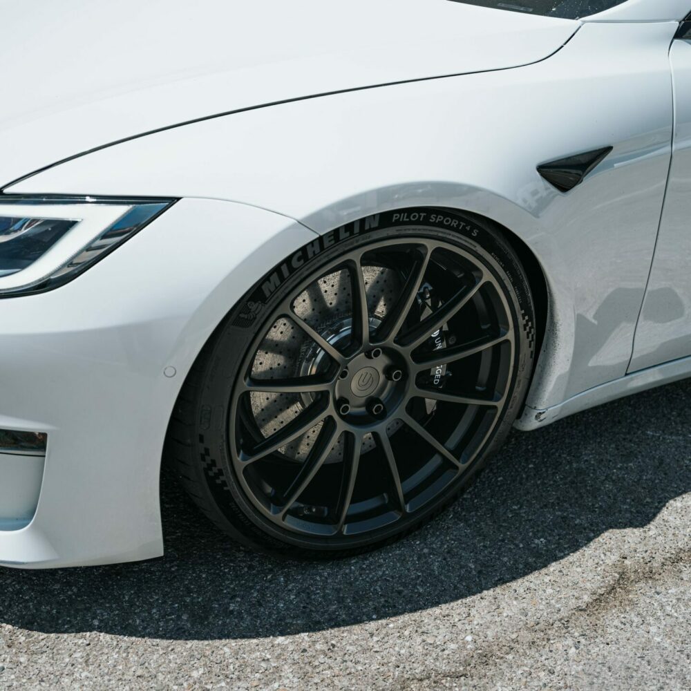 Superlight Ceramic Front BBK Unplugged Performance Tesla Model S 2021+