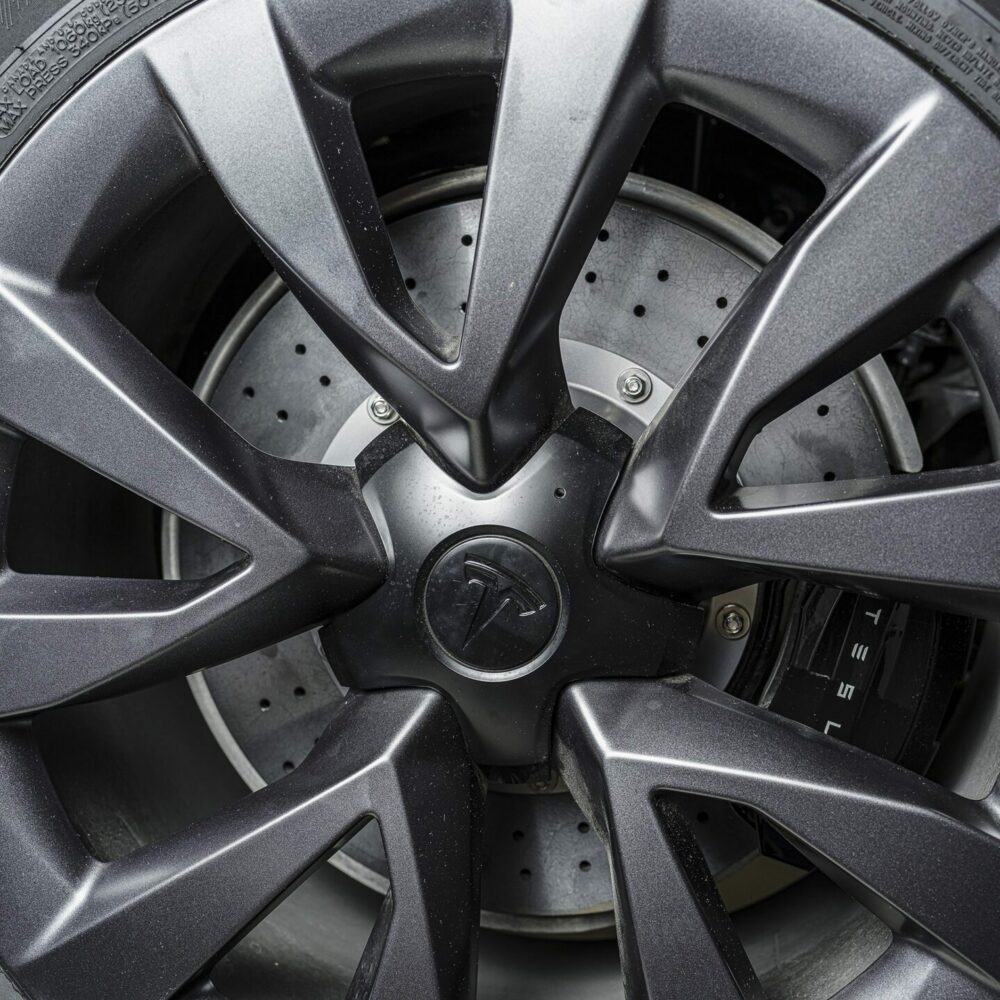 Superlight Rear Large-Sweep Carbon Ceramic Rotor + Pad Kit Unplugged Performance Model S/X 2021+