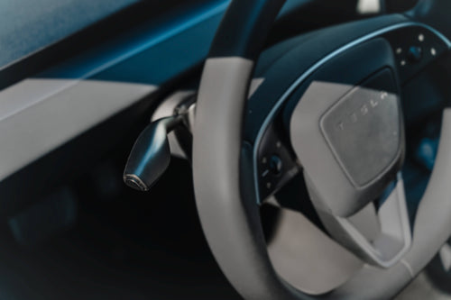 S3XY väijyy Tesla