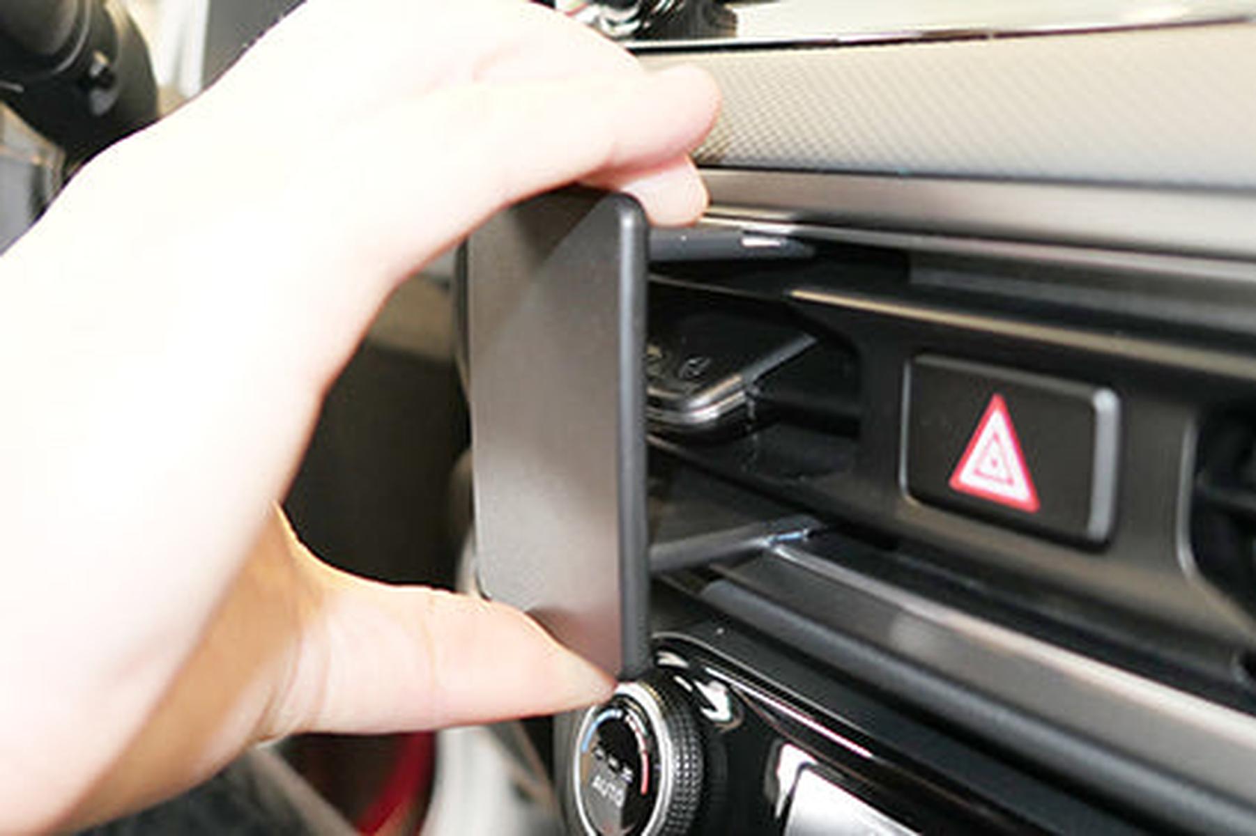 Mobilhållare Brodit Hyundai Kona Electric