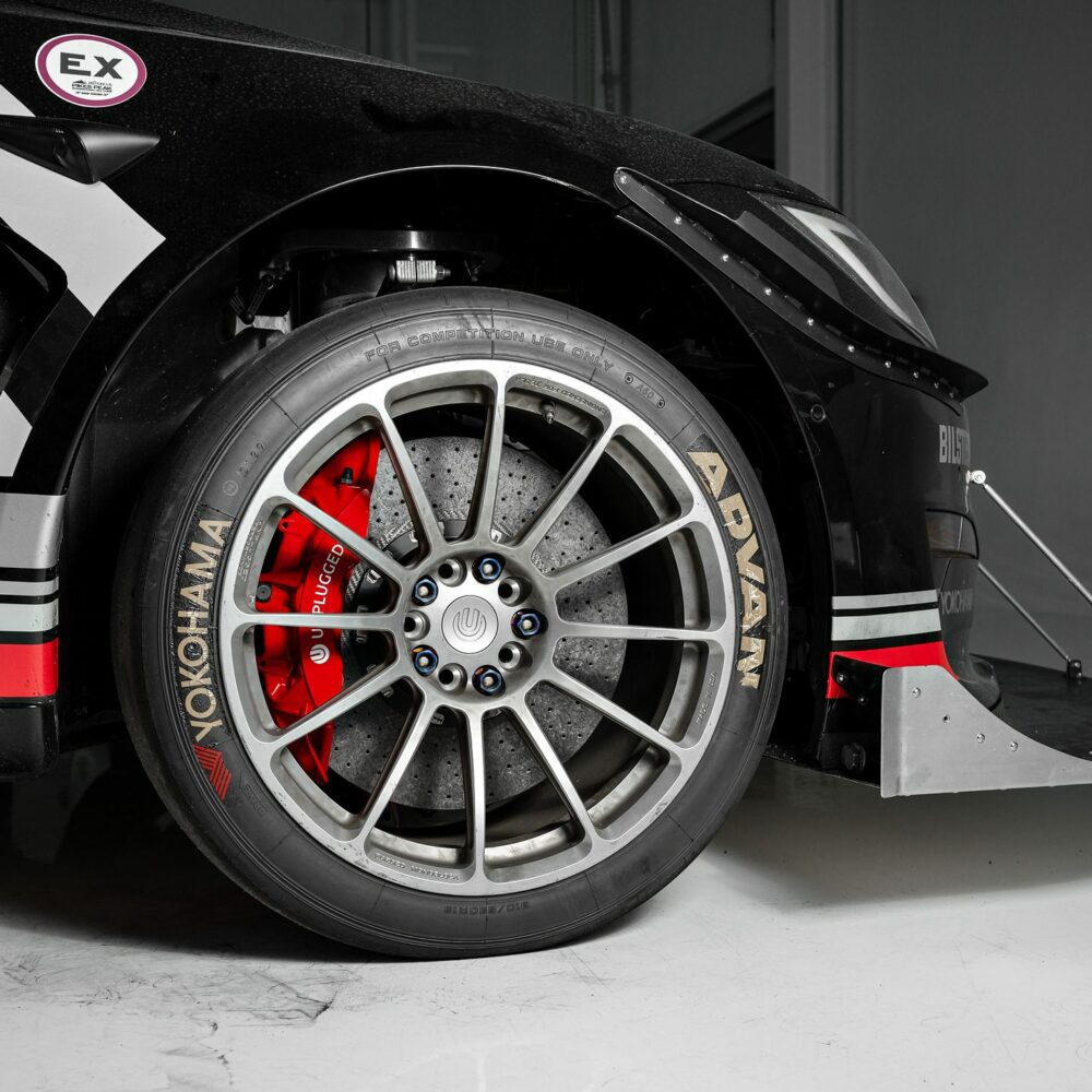 Superlight Ceramic Front BBK Unplugged Performance Tesla Model S 2021+