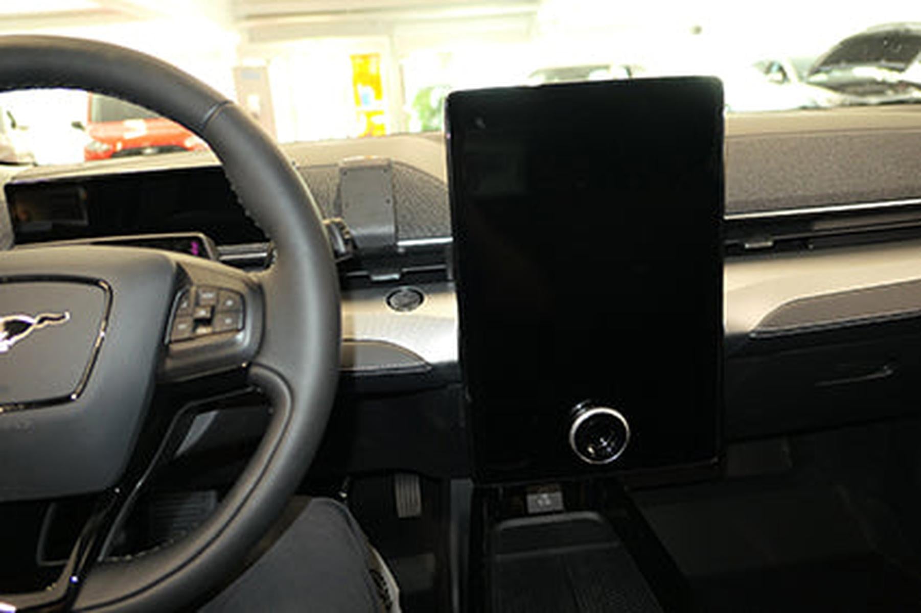 Mobilhållare Brodit Ford Mustang Mach-E