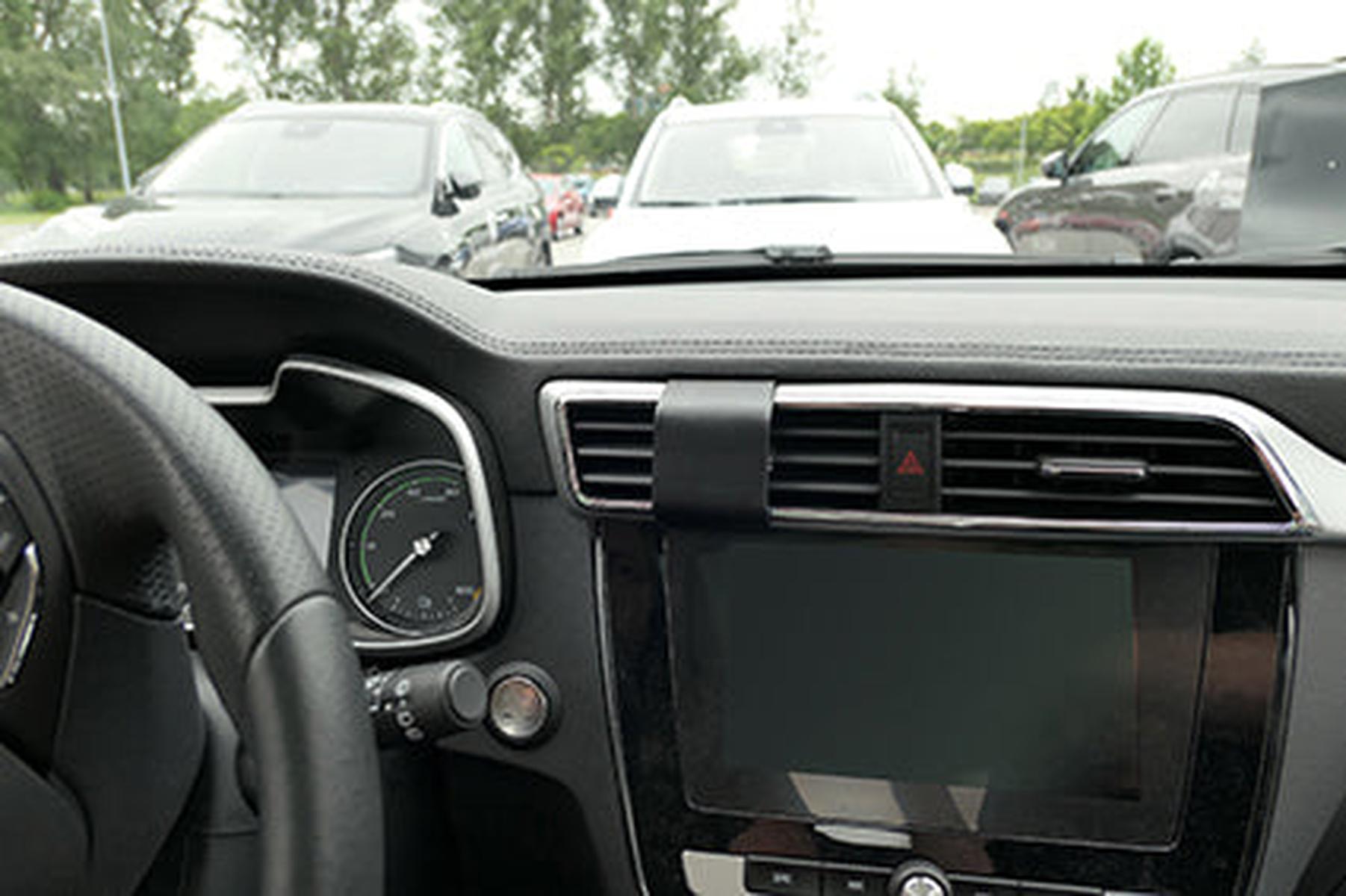 Mobilhållare Brodit MG ZS EV