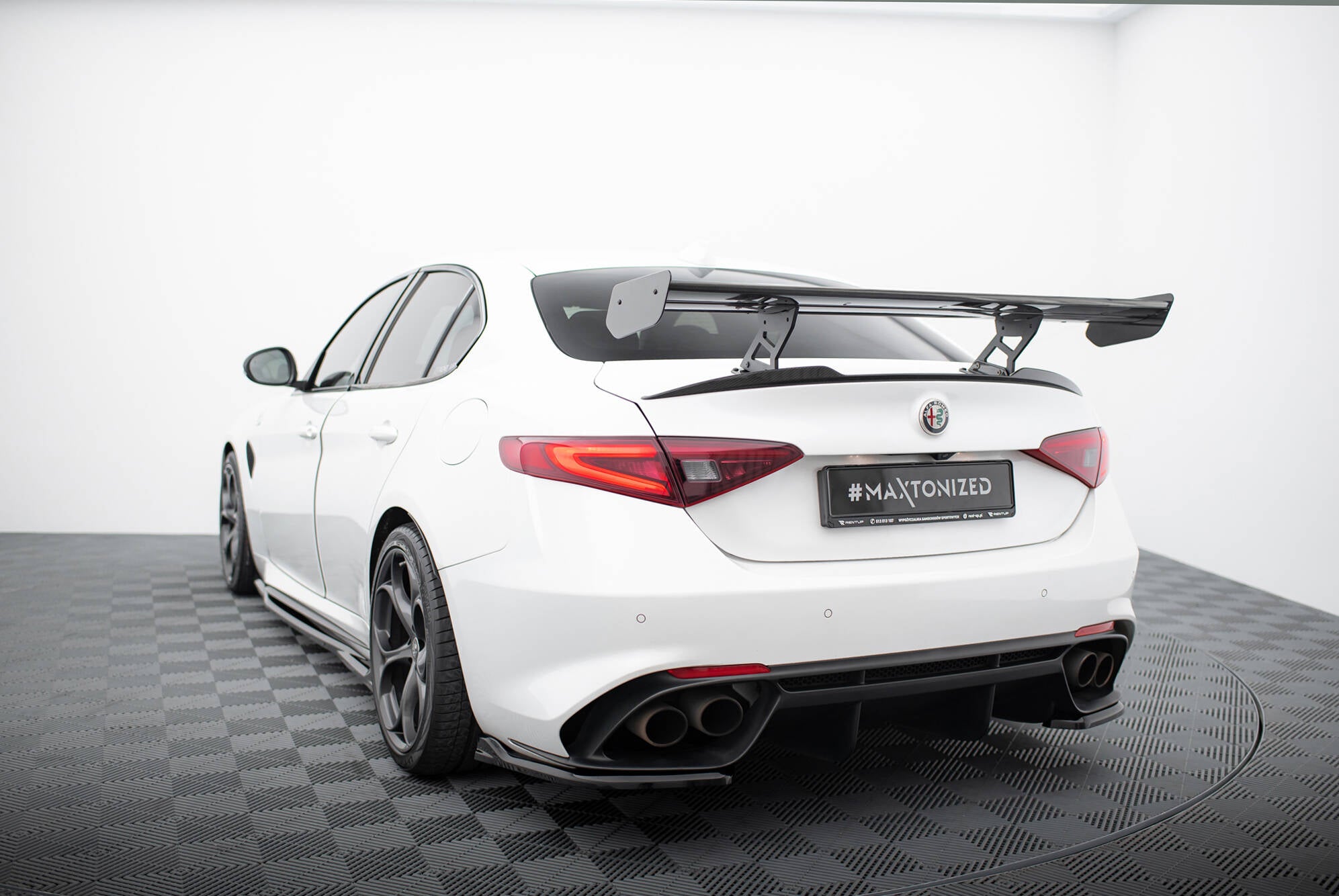 Hiilispoileri alfa romeo giulia quadrifoglio