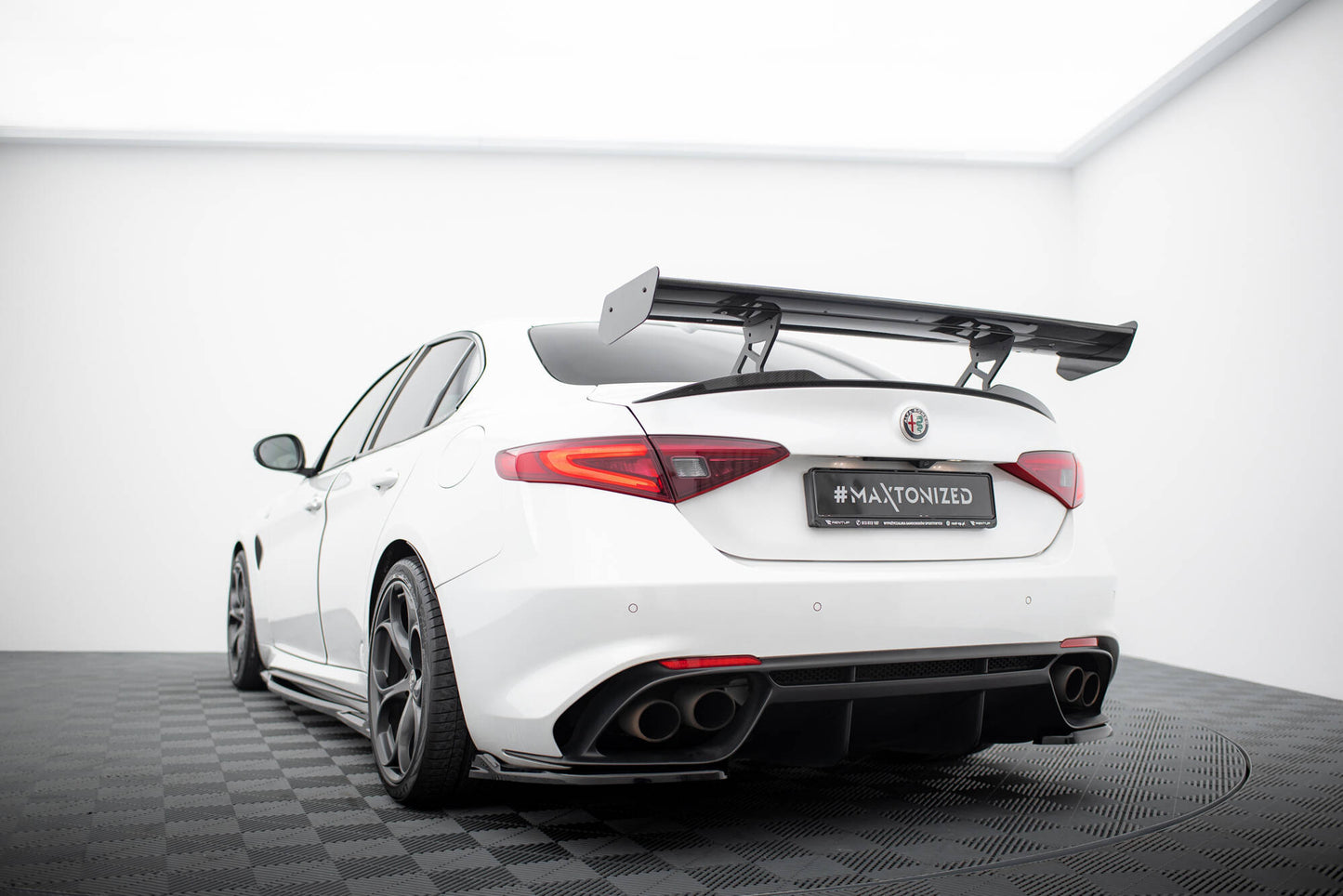 Carbon spoiler alfa romeo giulia quadrifoglio